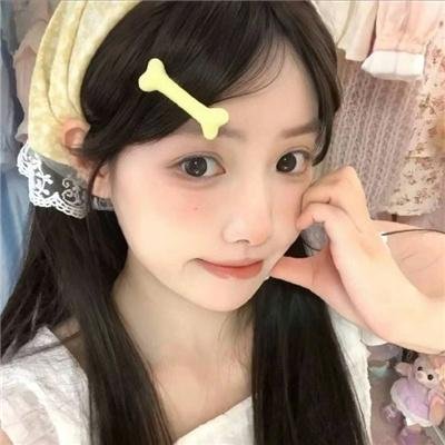 穿粉红色裤子的男孩